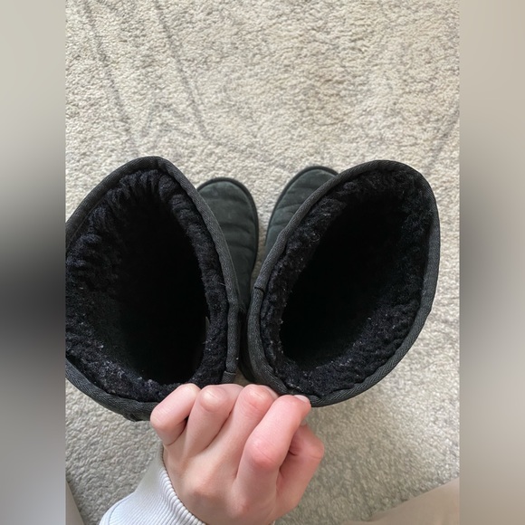 classic tall used black uggs US size 6 shearling - Picture 6 of 8